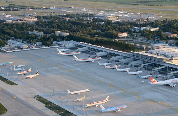 Ejército ruso toma aeropuerto militar cercano a Kiev
