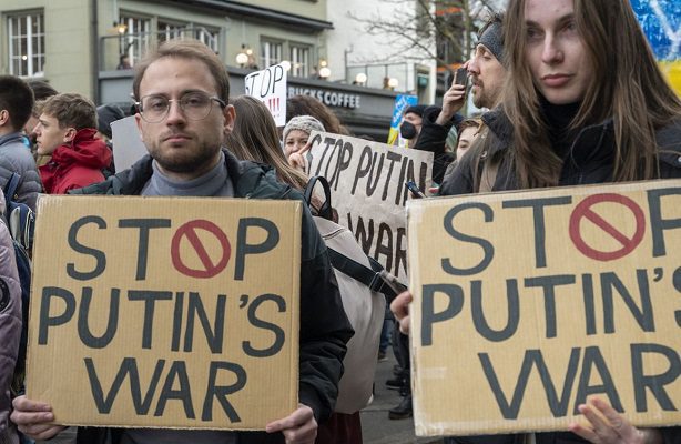 Ucrania llama a sus ciudadanos a "estar listos para destruir al enemigo"