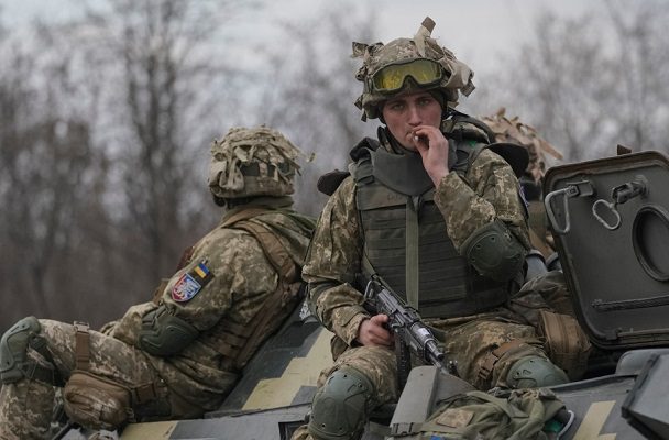 Rusia reporta que tomó control de aeropuerto en las afueras de Kiev