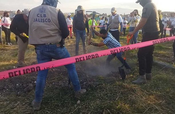 Madres Buscadoras y colectivos localizan fosa bajo juegos infantiles, en Jalisco