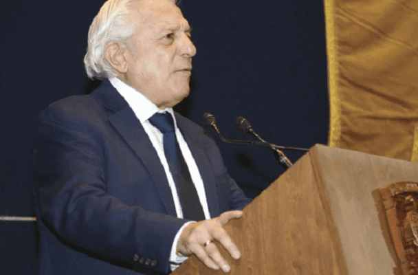 Destituyen a Eduardo López Betancourt del Tribunal Universitario de la UNAM