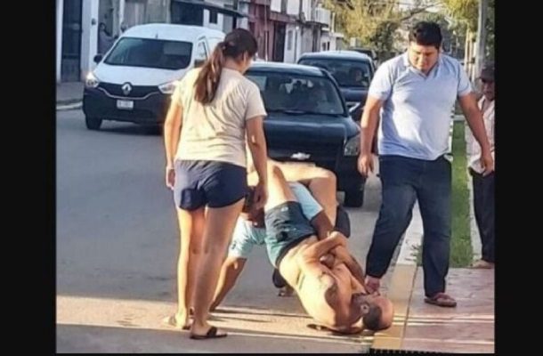 Taxista y turista protagonizan pelea callejera en Quintana Roo #VIDEO