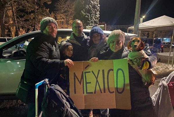 Llega a Rumania avión que repatriará a mexicanos que huyeron de Ucrania