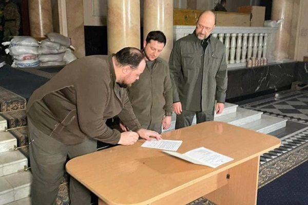 Ucrania firma solicitud para su entrada a la Unión Europea