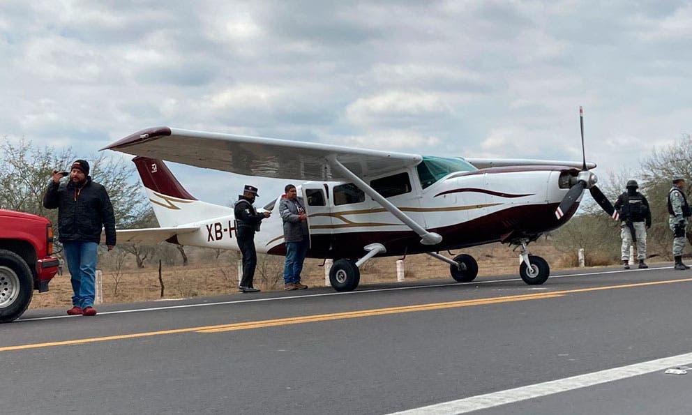 Avioneta aterriza de emergencia