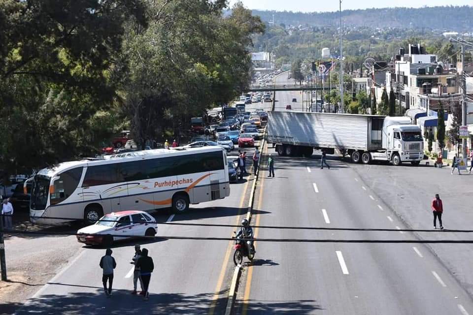 Bloqueo de normalistas en Morelia, Michoacán