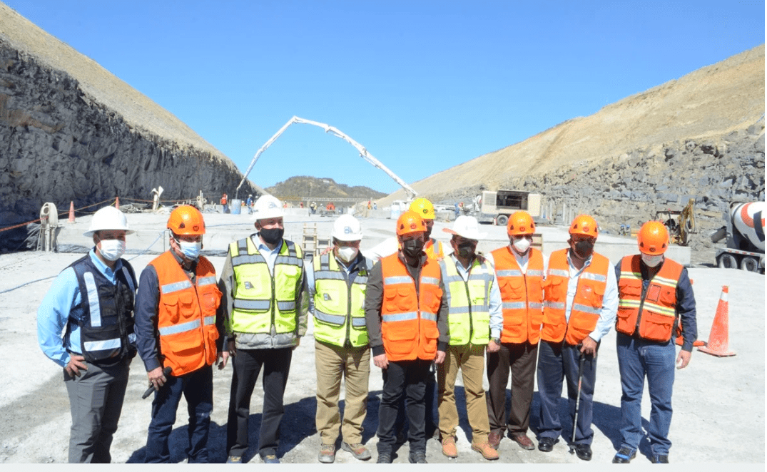 Samuel García amenaza a funcionarios “ineptos y corruptos” de “El Bronco”