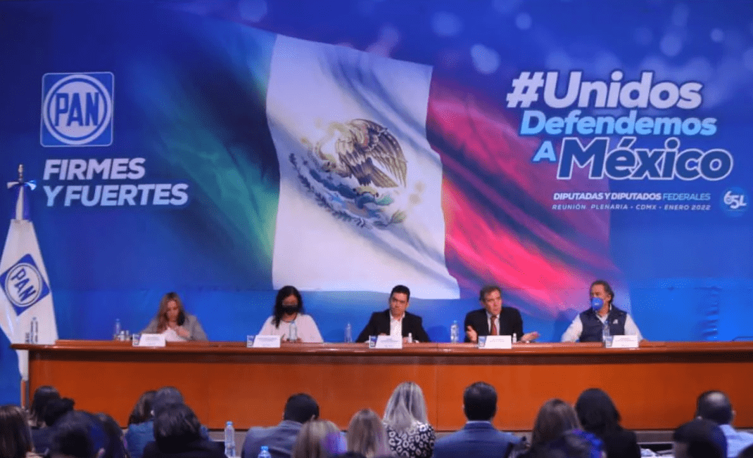 Morena plantea prohibir que consejeros del INE participen en reuniones con partidos