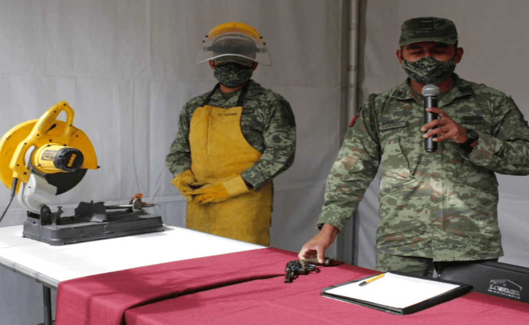 Ciudadanos entregan subametralladoras, por programa “Sí al Desarme, Sí a la Paz 2022”