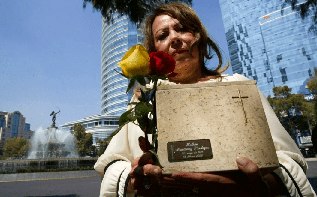 LLevan cenizas de la Diana Cazadora a recorrer la icónica escultura