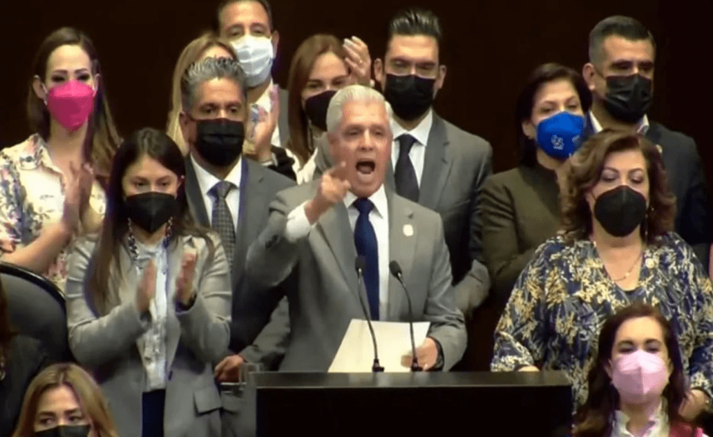 PAN propone que AMLO y secretarios de Estado declaren ingresos de sus hijos