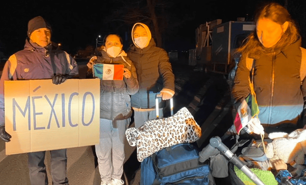 Llegan primeras familias mexicanas a Rumania tras salir de Ucrania