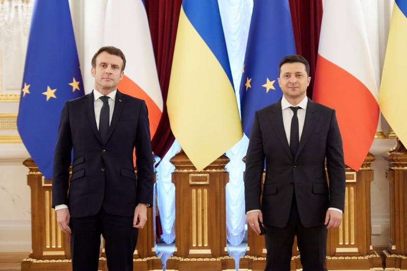 Emmanuel macron y Volodimir Zelenski