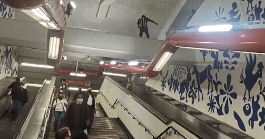 Hombre con esquizofrenia intenta lastimarse en el Metro