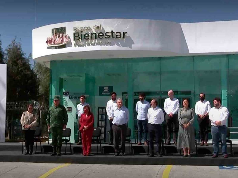 López Obrador en el Banco del Bienestar