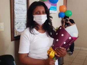 En El Salvador, liberan a mujer detenida hace 10 años por aborto involuntario