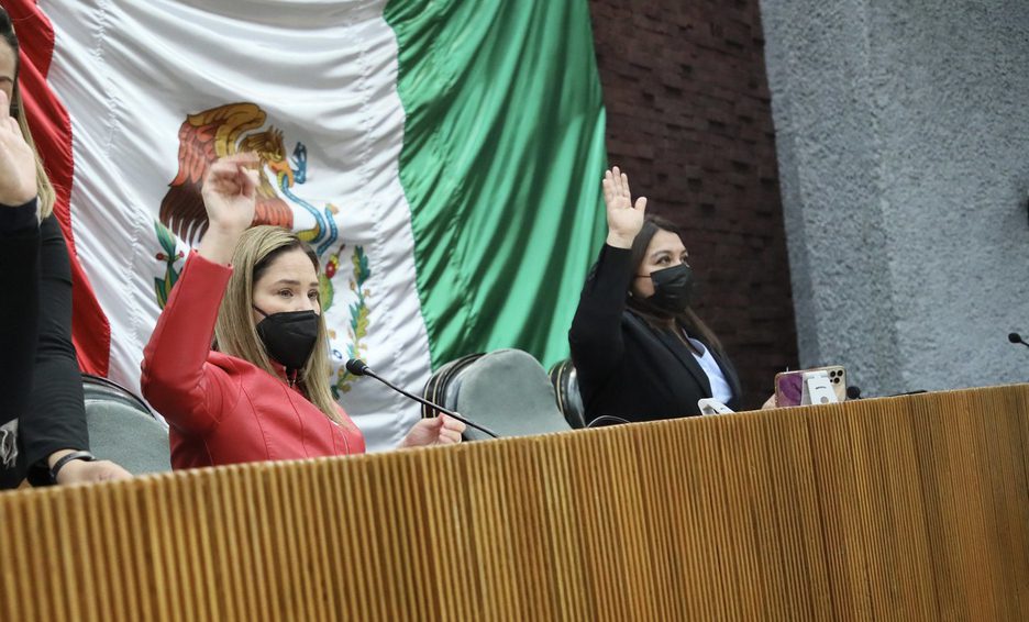 Nuevo León aprueba reforma contra el 'charoleo'