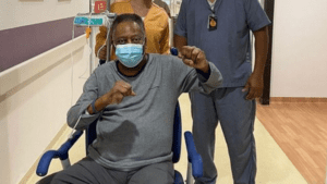 Pelé continuará en el hospital por una infección urinaria