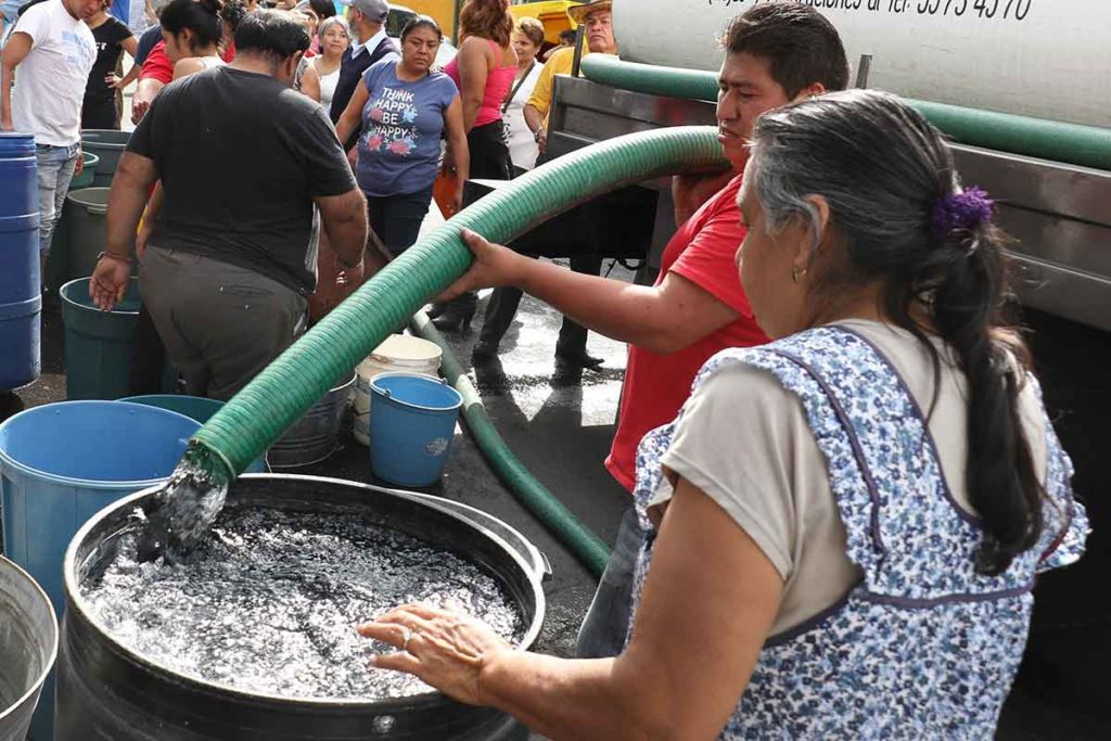 Pipas de agua potable en Iztapalapa