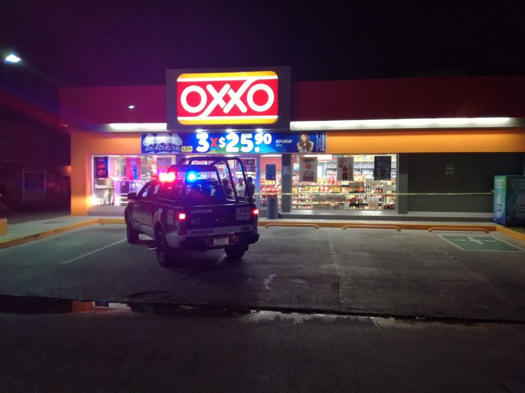 Policías de la CDMX frustran asalto a un OXXO