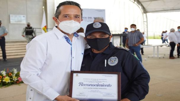 Quintana Roo condecora a 46 elementos en el Día del Policía