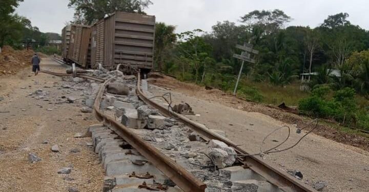 Vagones de Tren descarrilados en Oaxaca