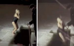 Mujer muere ahogada al lanzarse a río congelado #VIDEO