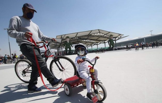 Agotan servicio de transporte de paseo ciclista en el AIFA por alta asistencia #VIDEOS