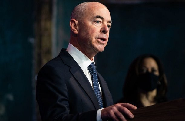 AMLO anuncia que recibirá a Alejandro Mayorkas en Palacio Nacional