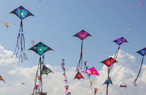 Vecinos de Neza buscan romper Récord Guinness volando mil papalotes