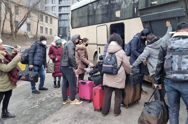 PETA pide a México incluir mascotas en evacuación de mexicanos de Ucrania