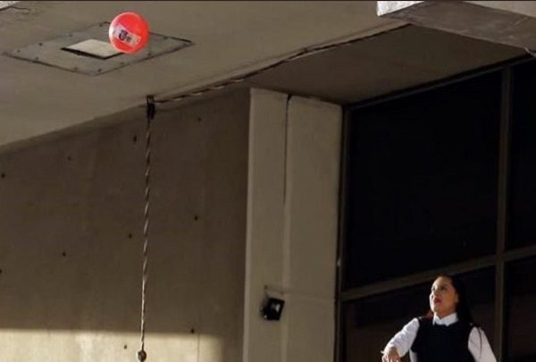 Sandra Cuevas niega haber lanzado balones con billetes de 500 pesos #VIDEO