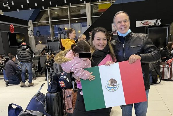 Despega segundo avión para repatriar a mexicanos que huyeron de Ucrania