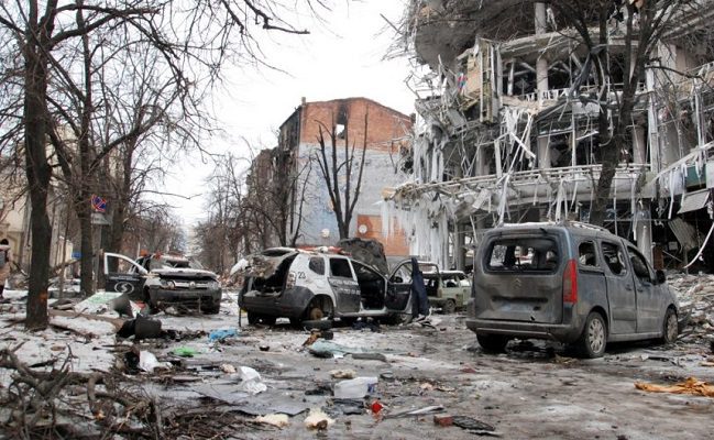 Autoridades en Kyiv imponen toque de queda tras muertes por ataques rusos