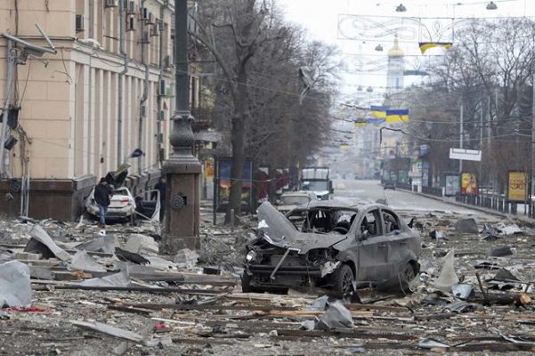 Rusia amenaza con guerra nuclear mientras continúa ataques a Járkov
