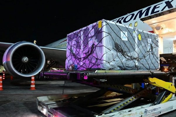 Arriba al AICM lote con más de 2 millones de vacunas AstraZeneca