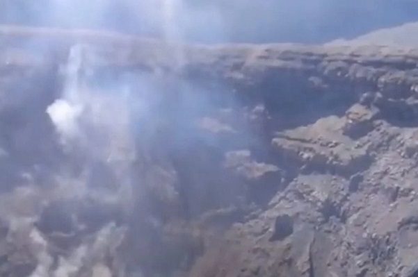“Podría hacer una erupción”: Alpinista escala cráter del Popocatépetl #VIDEO