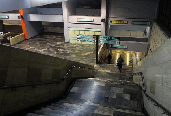 Persona muere tras arrojarse a las vías de la Línea 5 del Metro CDMX