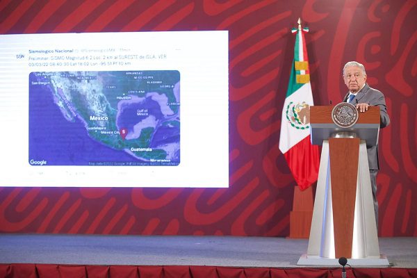 Por el momento, AMLO descarta daños graves por sismo