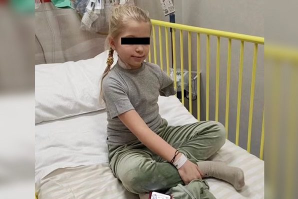 Sasha, de nueve años, perdió un brazo tras tiroteos rusos
