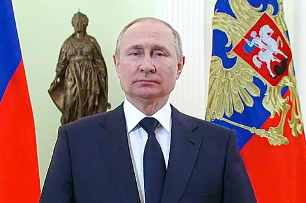 Putin afirma que la operación militar en Ucrania se desarrolla “de forma exitosa”