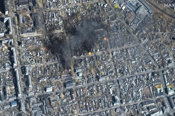 Rusia bombardea teatro en Mariúpol con cientos de refugiados dentro