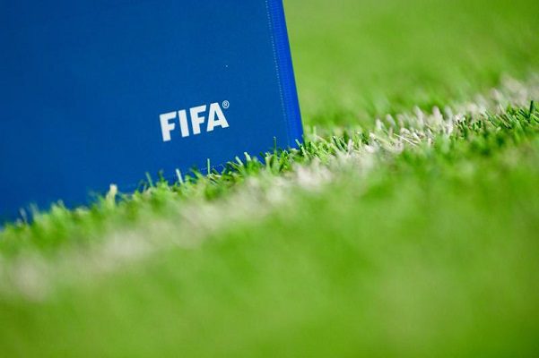FIFA autoriza a los jugadores ucranianos fichar por otros equipos