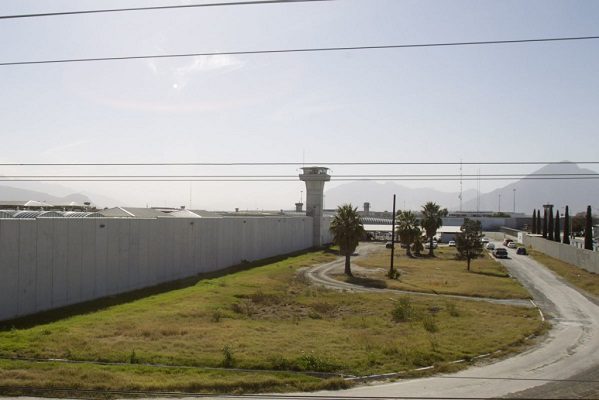 Reportan presunta riña en el penal de Apodaca, donde está preso "El Bronco"