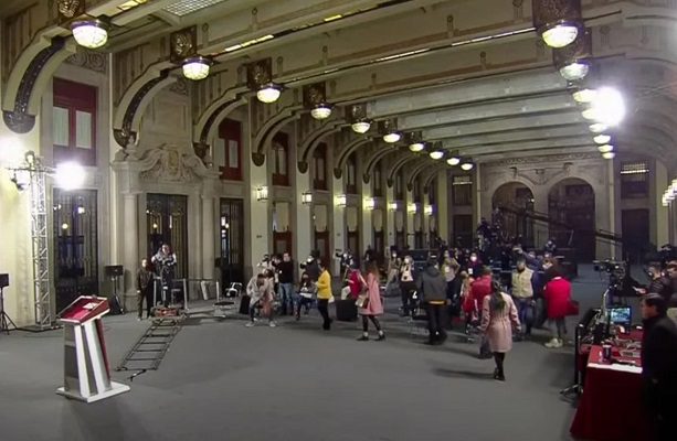 Reporteros no fueron evacuados primero porque “andan detrás de la noticia”, aclara Gobierno