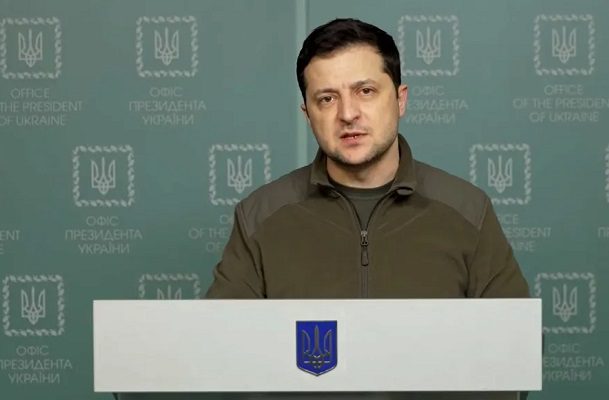 Zelenski promete reconstruir Ucrania y exige a Rusia los costos