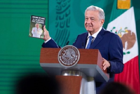 AMLO reporta que recibirá 3 millones de pesos por ganancias de su último libro