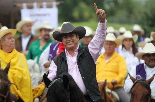 Vinculan a proceso a “El Bronco” por delitos electorales; seguirá en prisión preventiva