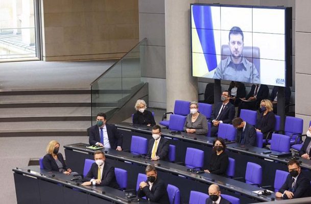 Zelensky pide a Alemania derribar el nuevo "muro" levantado por Rusia en Europa