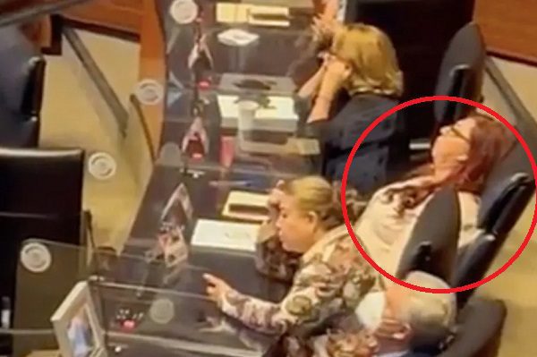 "He tenido días complicados", senadora de Morena se duerme en debate #VIDEO